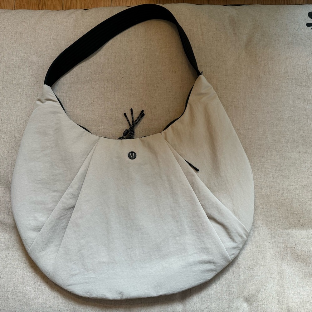 Brand new, never used, Lululemon Pleated Shoulder Bag in Mohave Tan & Black